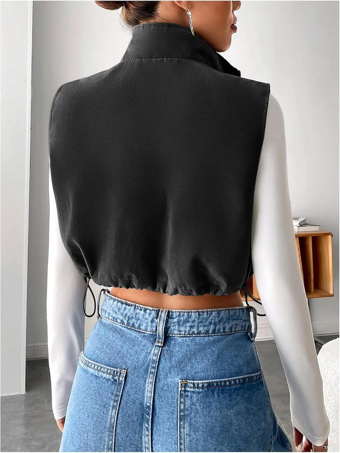 Verdusa Women's Flap Pocket Zip Up Sleeveless Drawstring Crop Vest Jacket